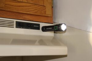 Acebeam E75 has a magnetic base